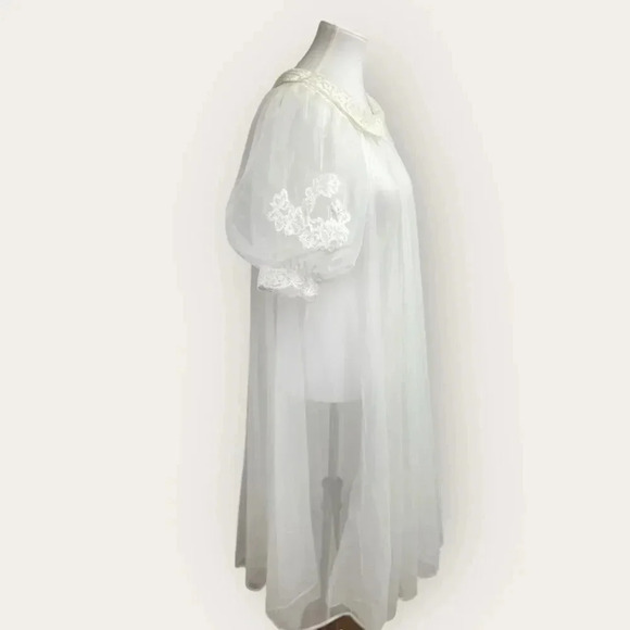 SOLD - Vintage Sheer Chiffon Peignoir robe. Boudoir Creamy White Bridal 1960’s - Picture 6 of 16